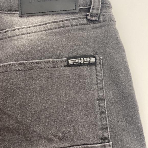 UEC Hudson gray distressed skinny jeans Midrise size 26 tag was cut out - Picture 9 of 9